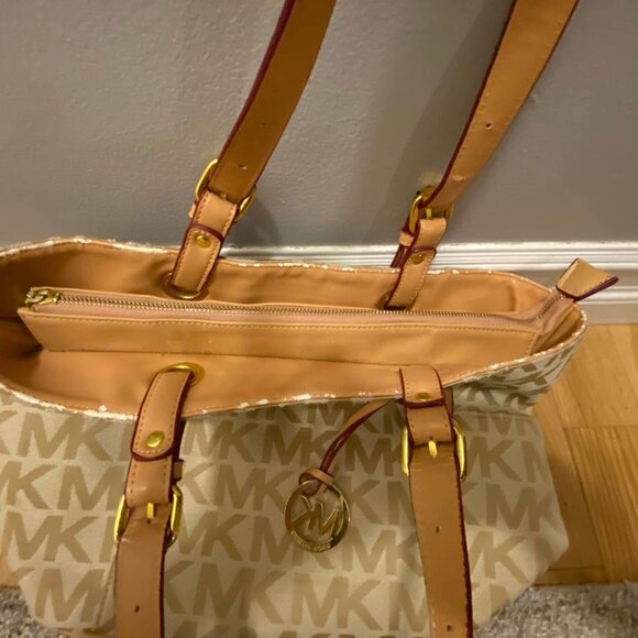 MICHAEL KORS BAG - Picture 4 of 5